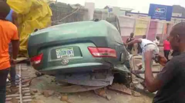 Important Warning!! Littering Your Car With Dirt Can Cause A Deadly Accident